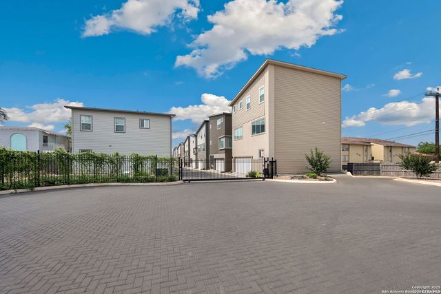 1618 W Lawndale Dr Unit 14, San Antonio, TX 78209