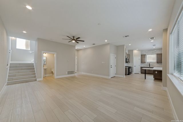 1618 W Lawndale Dr Unit 14, San Antonio, TX 78209