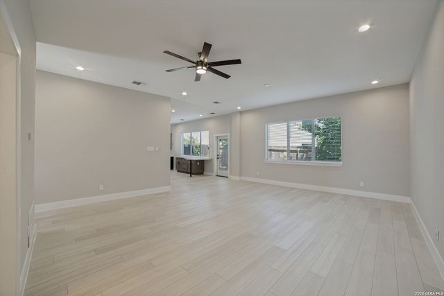 1618 W Lawndale Dr Unit 14, San Antonio, TX 78209