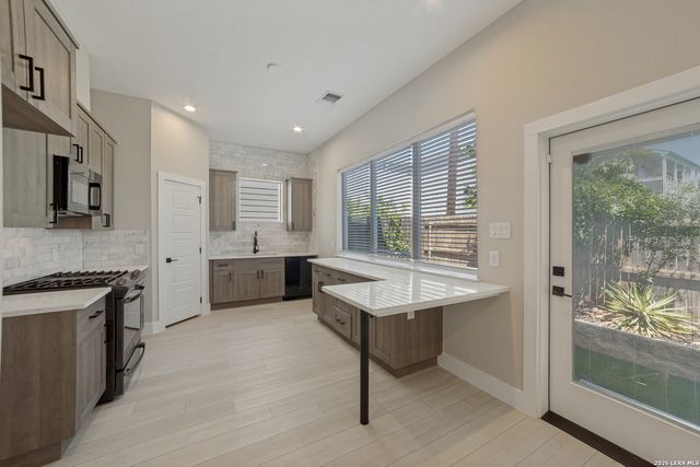 1618 W Lawndale Dr Unit 14, San Antonio, TX 78209