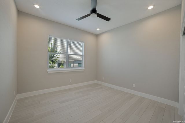 1618 W Lawndale Dr Unit 14, San Antonio, TX 78209