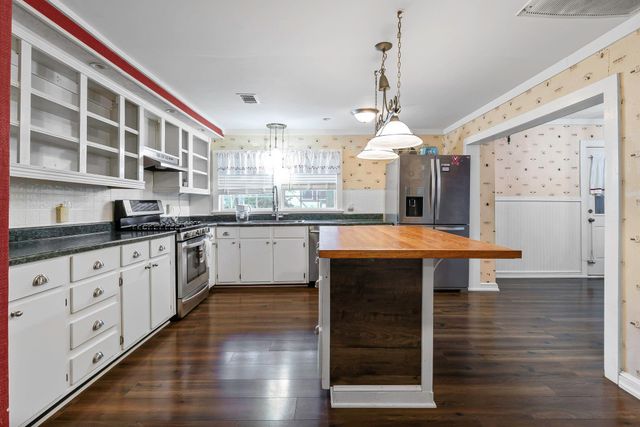 712 N Pine Avenue, Livingston, TX 77351