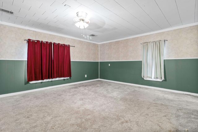 712 N Pine Avenue, Livingston, TX 77351