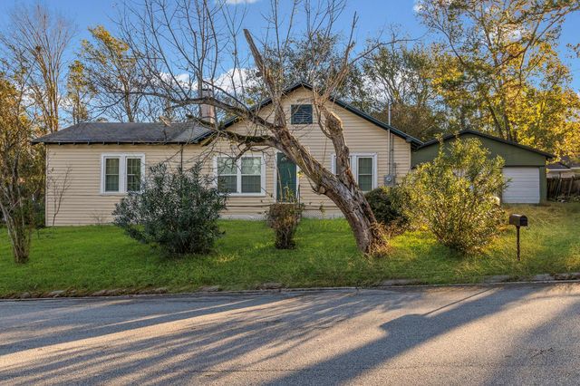 712 N Pine Avenue, Livingston, TX 77351