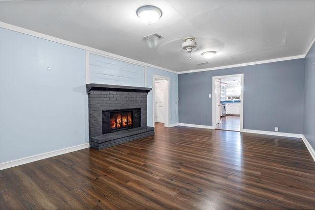 712 N Pine Avenue, Livingston, TX 77351