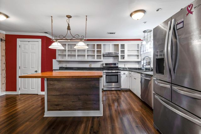 712 N Pine Avenue, Livingston, TX 77351