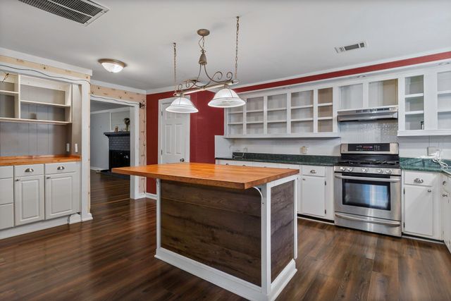 712 N Pine Avenue, Livingston, TX 77351