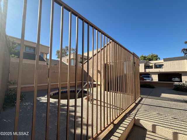 7604 E Callisto Cir Unit 15, Tucson, AZ 85715