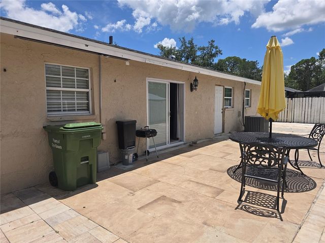 537 MELODY CIRCLE, Sarasota, FL 34237