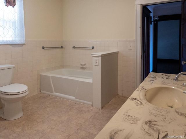 135 Washington Street 1, Poughkeepsie, NY 12601