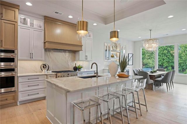 3040 W 133rd Terrace, Leawood, KS 66209