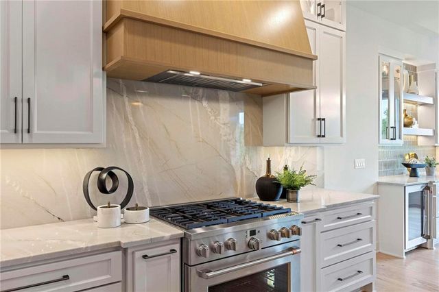 3040 W 133rd Terrace, Leawood, KS 66209