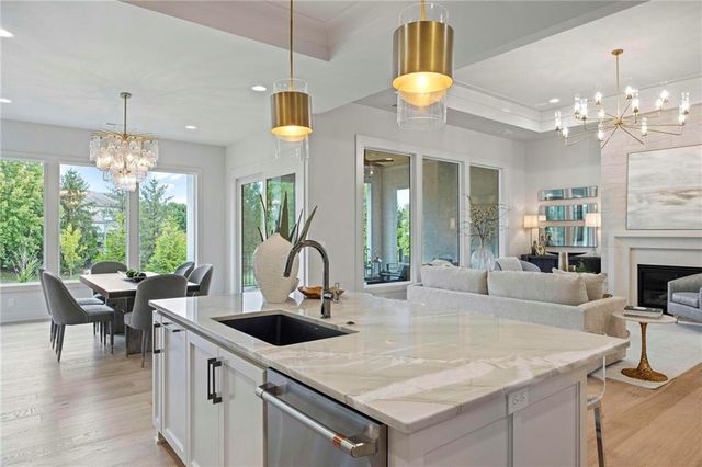 3040 W 133rd Terrace, Leawood, KS 66209