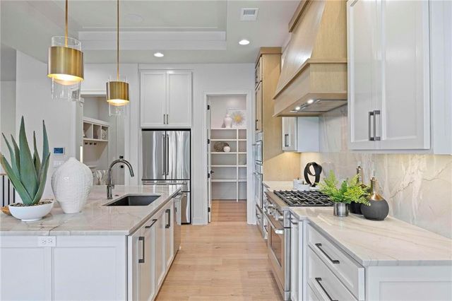 3040 W 133rd Terrace, Leawood, KS 66209