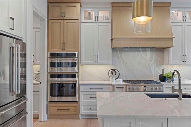 3040 W 133rd Terrace, Leawood, KS 66209