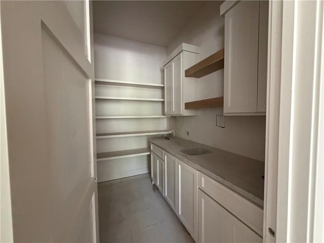 3040 W 133rd Terrace, Leawood, KS 66209
