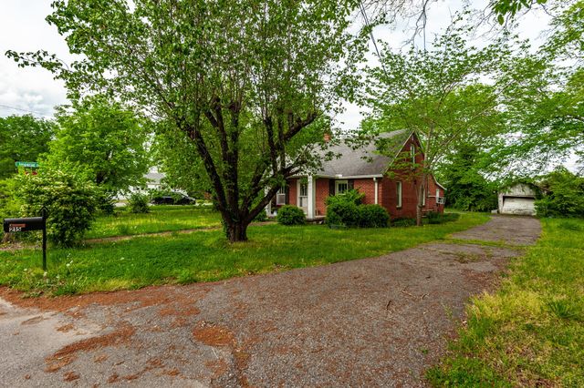 215 Shivel Dr, Hendersonville, TN 37075