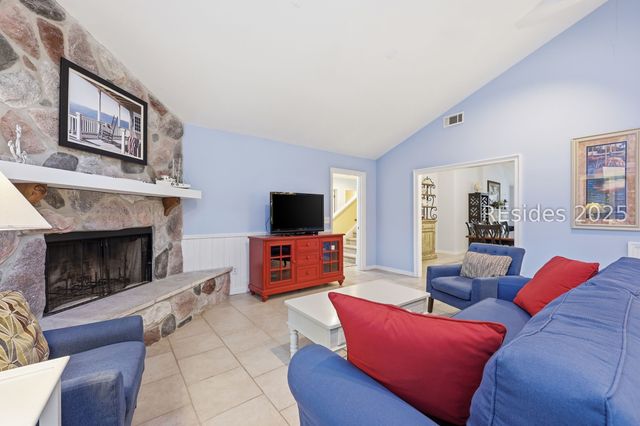 2 Sandpiper St, Hilton Head Island, SC 29928