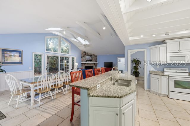 2 Sandpiper St, Hilton Head Island, SC 29928