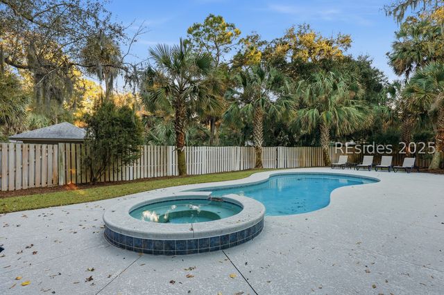 2 Sandpiper St, Hilton Head Island, SC 29928