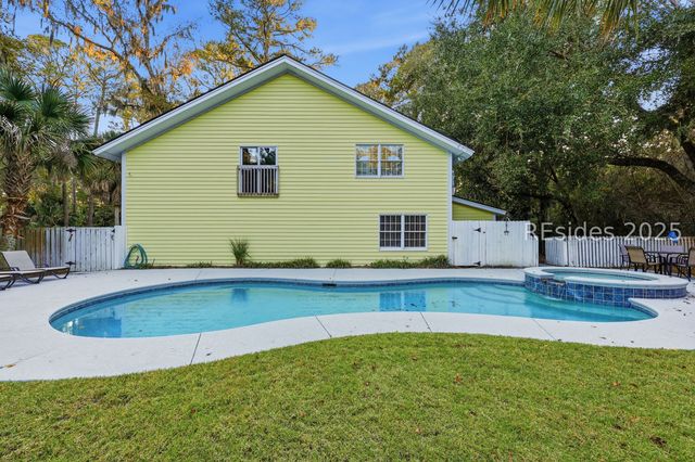 2 Sandpiper St, Hilton Head Island, SC 29928