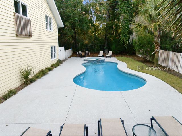 2 Sandpiper St, Hilton Head Island, SC 29928
