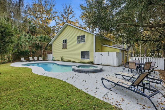 2 Sandpiper St, Hilton Head Island, SC 29928