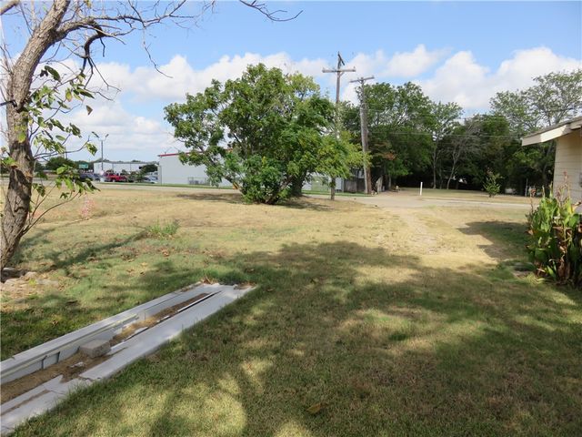 1413 Sandy Point Road, Bryan, TX 77803