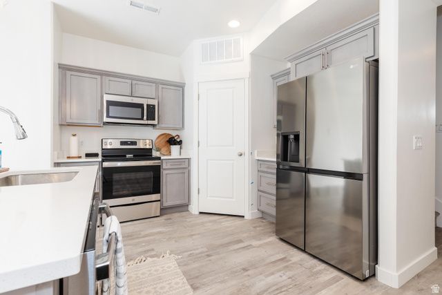573 N RICHLAND VALLEY ST, Garden City, UT 84028