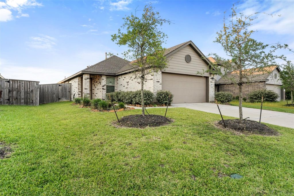 14519 Broadbury Pond Road, Rosharon, TX 77583