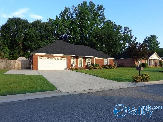 2003 Glenwood Drive SW, Hartselle, AL 35640