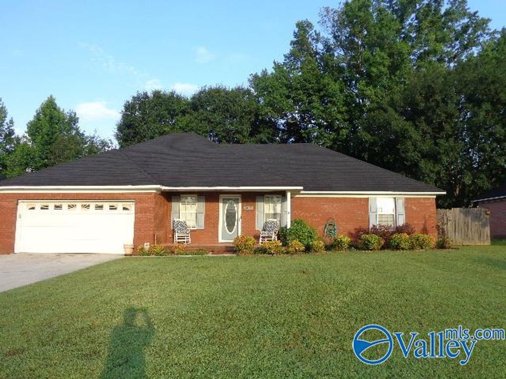 2003 Glenwood Drive SW, Hartselle, AL 35640