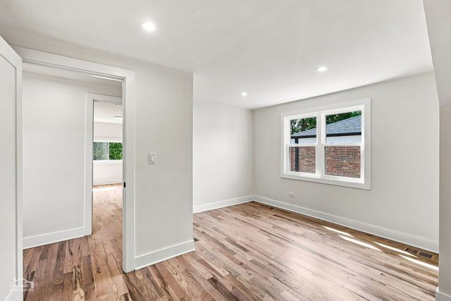 5722 W Grover Street, Chicago, IL 60630
