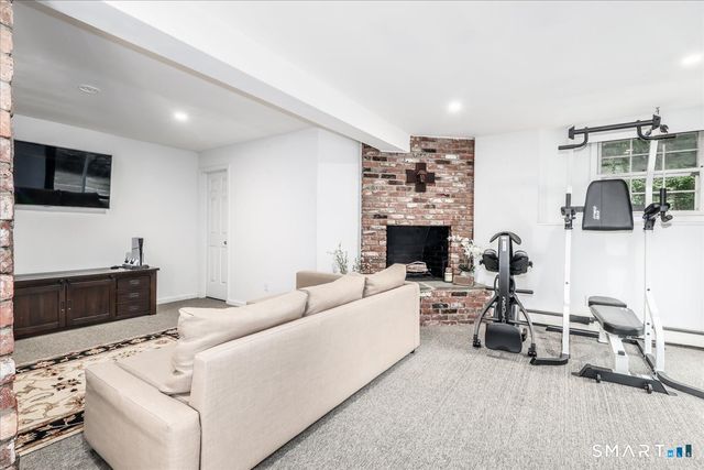 8 White Pine Drive, Brookfield, CT 06804