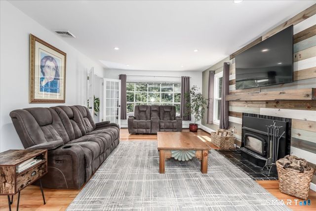 8 White Pine Drive, Brookfield, CT 06804