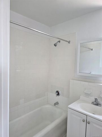 855 E 178th Street 18D, Bronx, NY 10460