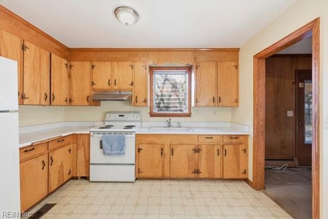 332 Lenore TRL, Chesapeake, VA 23320