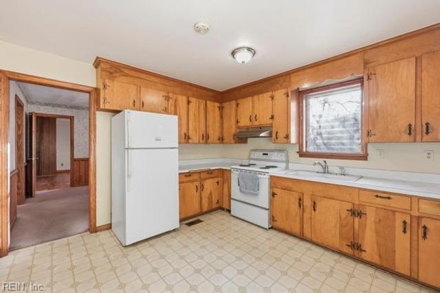 332 Lenore TRL, Chesapeake, VA 23320