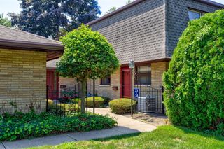 2727 S Lakeshore Drive F-24, Saint Joseph, MI 49085