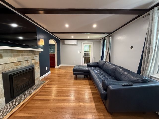 36 Risley Rd 36, Brookline, MA 02467