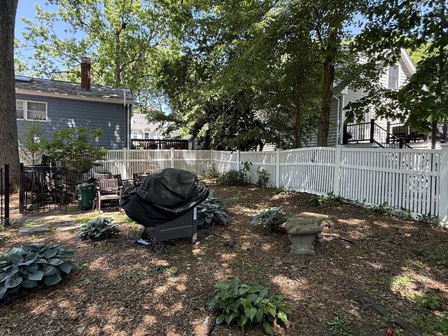 36 Risley Rd 36, Brookline, MA 02467
