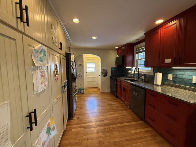 36 Risley Rd 36, Brookline, MA 02467