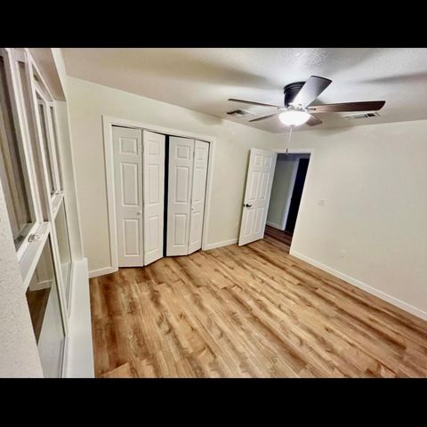 1127 Greenhill DR, Canyon Lake, TX 78133