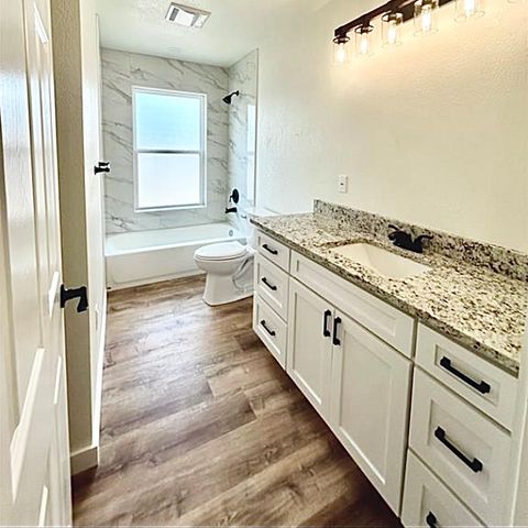 1127 Greenhill DR, Canyon Lake, TX 78133