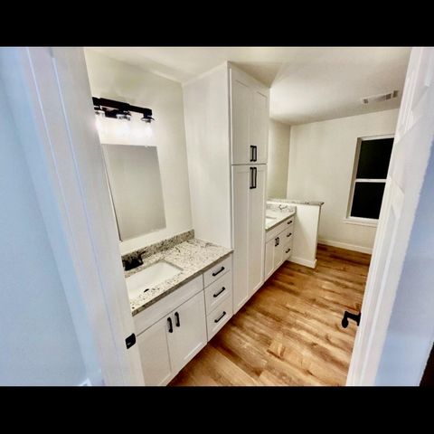 1127 Greenhill DR, Canyon Lake, TX 78133