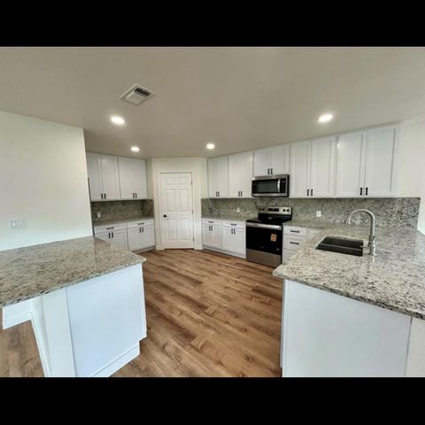 1127 Greenhill DR, Canyon Lake, TX 78133