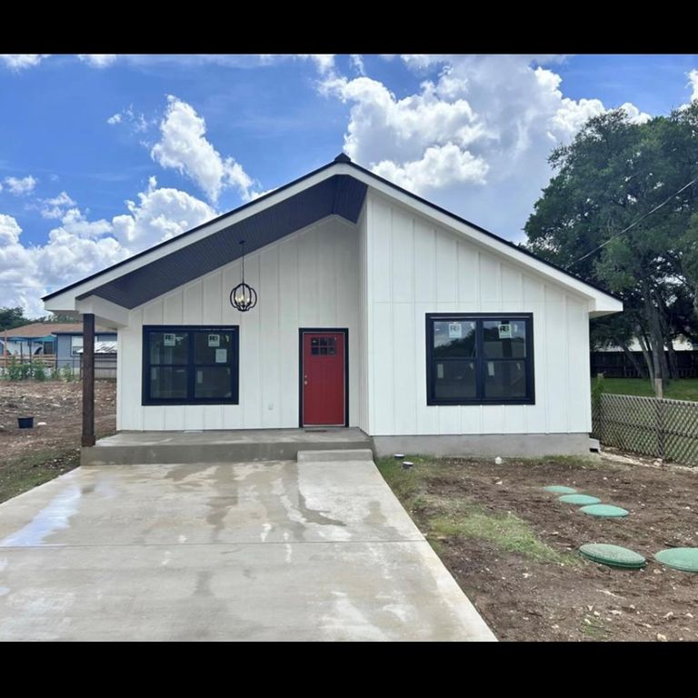 1127 Greenhill DR, Canyon Lake, TX 78133