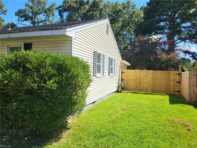 2017 Athens CT, Chesapeake, VA 23323