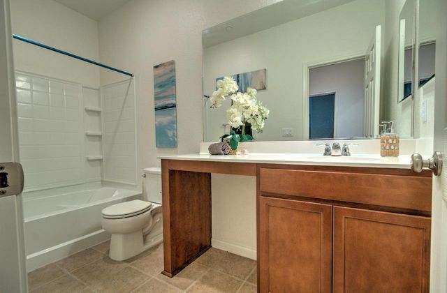 469 Central Pacific St, Lathrop, CA 95330