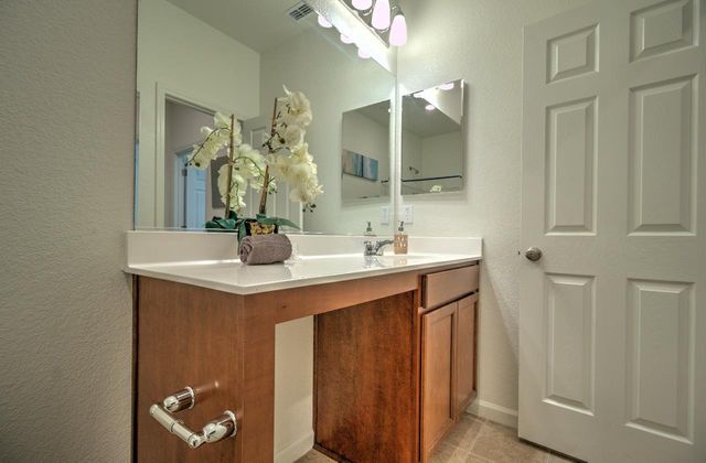 469 Central Pacific St, Lathrop, CA 95330